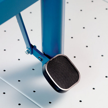 Detalle del pedal de prensado en cizalla Dahle 585