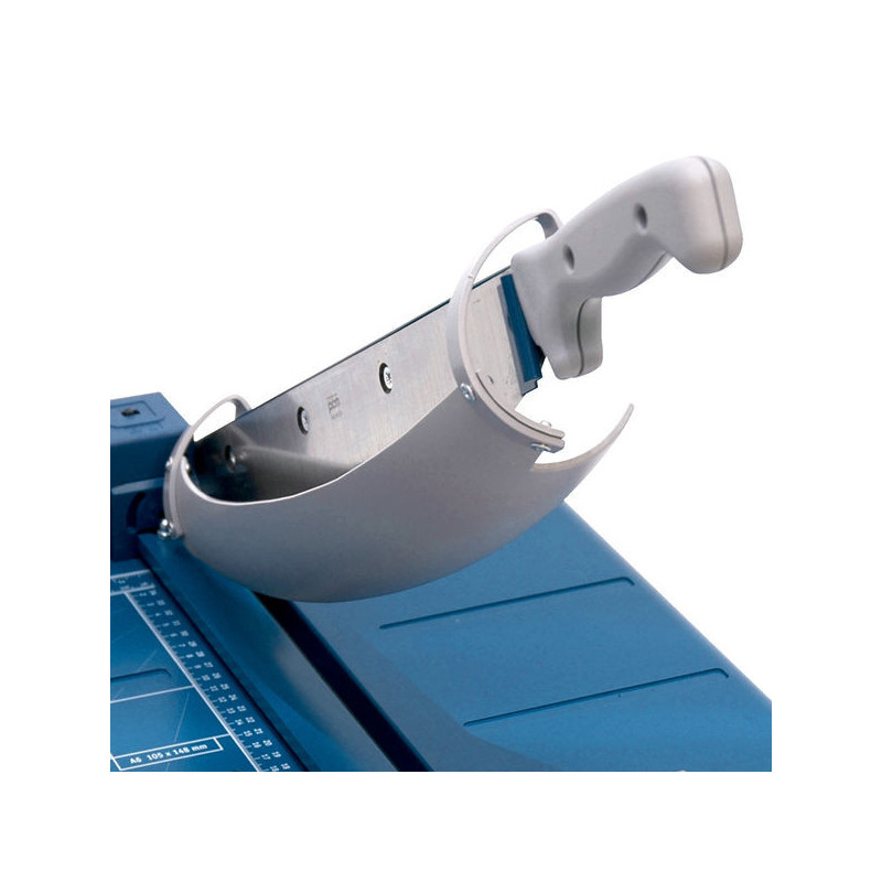 Detalle del sistema automático de seguridad y mango ergonómico en cizalla Dahle 562